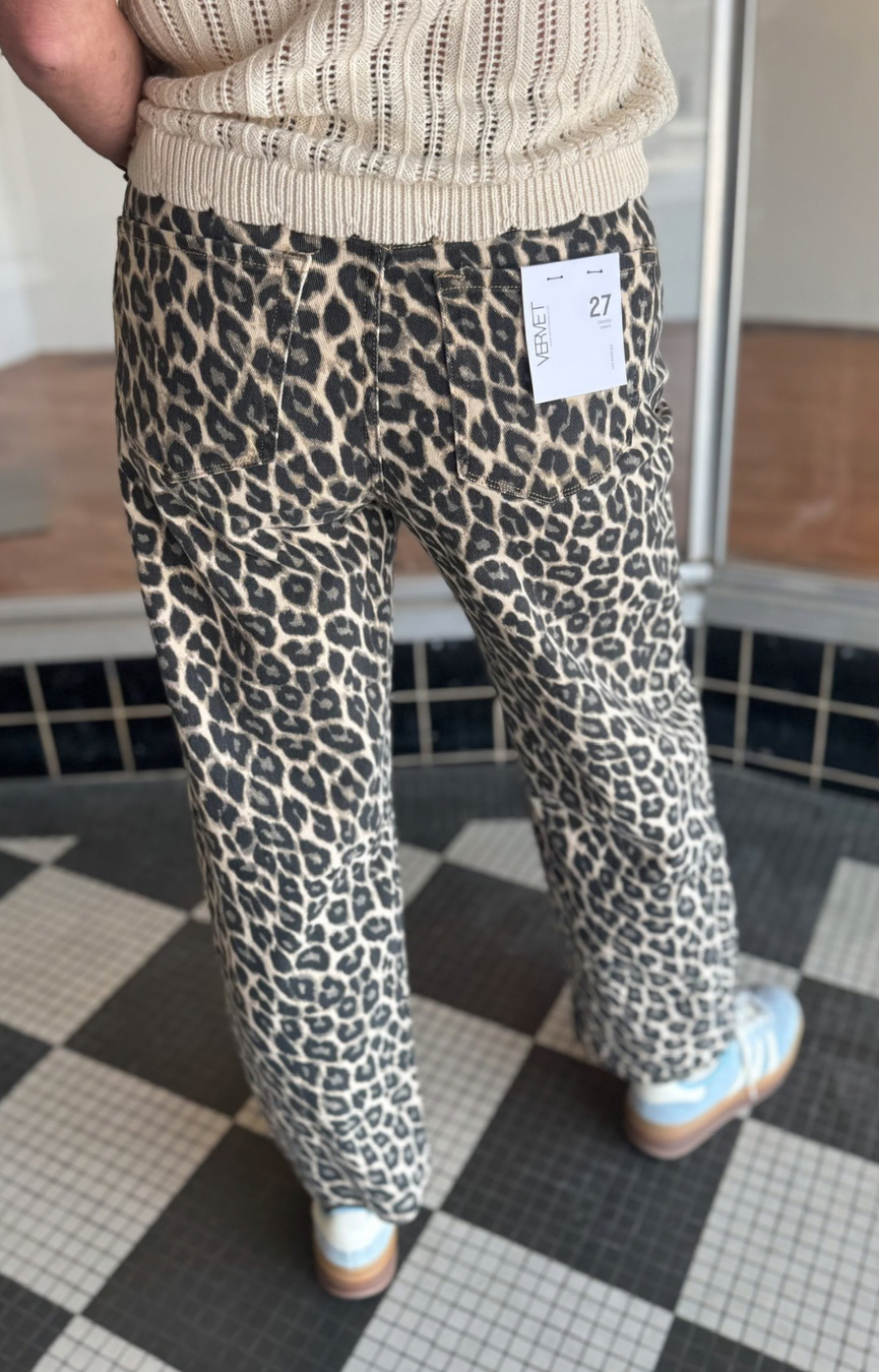 HR Leopard Barrel Jeans