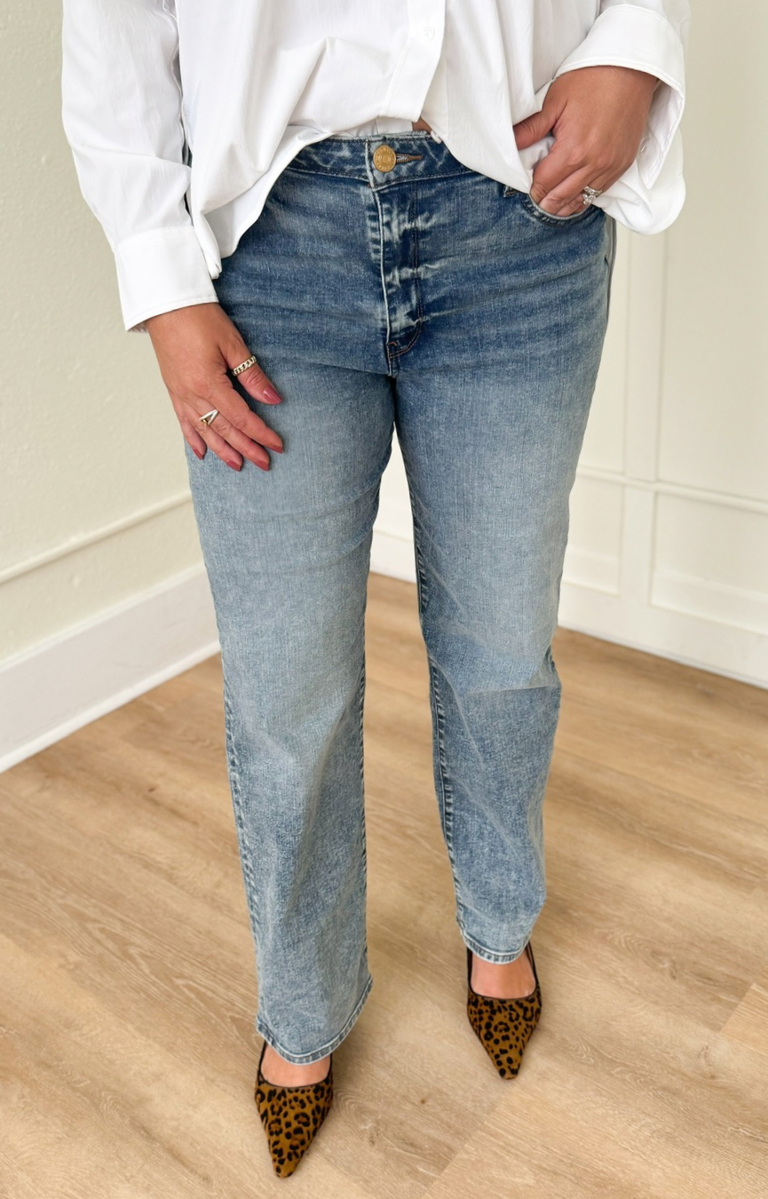 Sienna HR Straight Leg Jeans- Accredited Wash