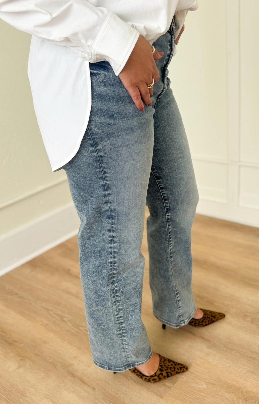 Sienna HR Straight Leg Jeans- Accredited Wash